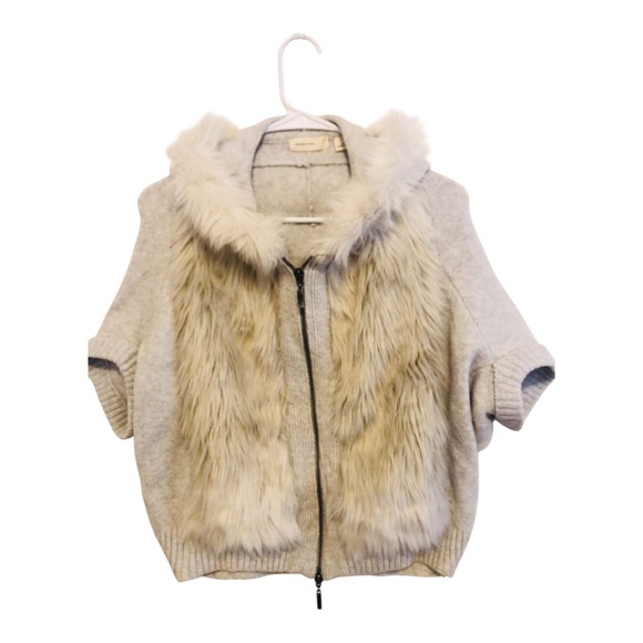 Anthropologie Sleeping on Snow Short Sleeve Faux Fur Hooded Sweater XXS - Picture 2 of 6